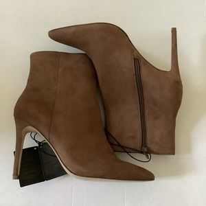 NWT  brown booties